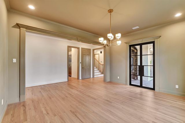 74 Briar Hollow Lane, Houston, TX 77027