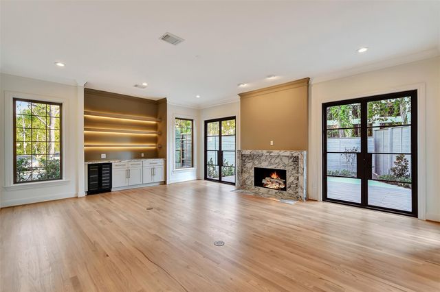 74 Briar Hollow Lane, Houston, TX 77027