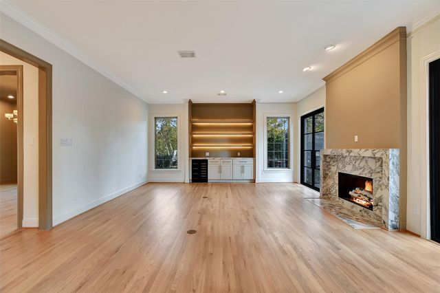 74 Briar Hollow Lane, Houston, TX 77027