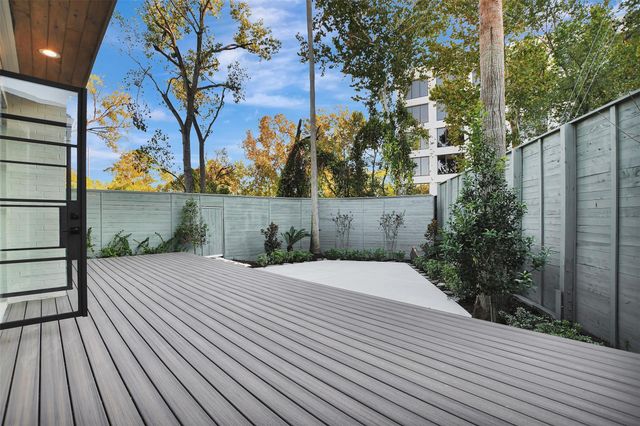 74 Briar Hollow Lane, Houston, TX 77027