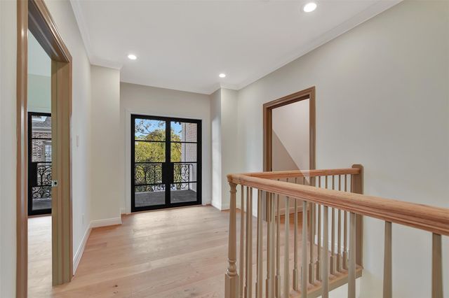 74 Briar Hollow Lane, Houston, TX 77027