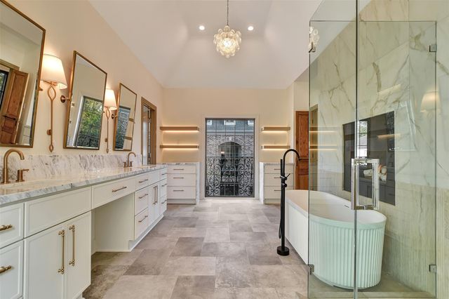 74 Briar Hollow Lane, Houston, TX 77027