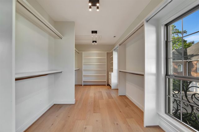 74 Briar Hollow Lane, Houston, TX 77027