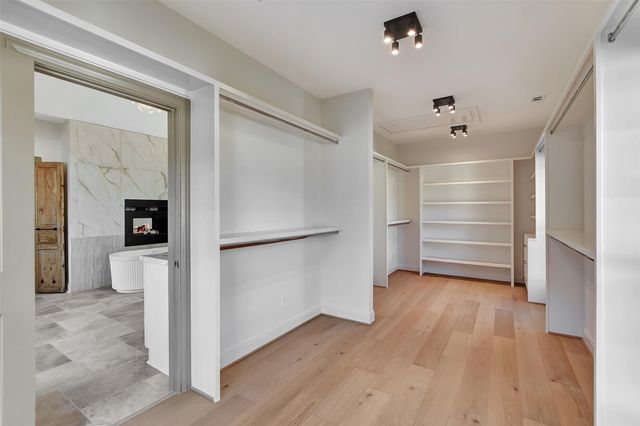 74 Briar Hollow Lane, Houston, TX 77027