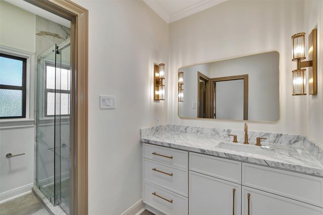 74 Briar Hollow Lane, Houston, TX 77027