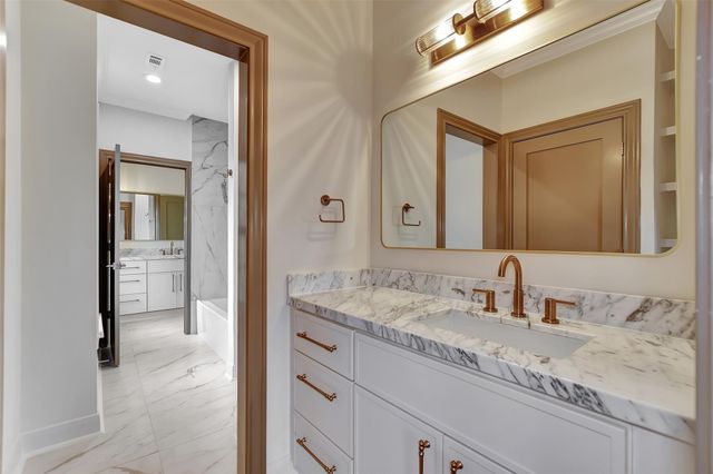 74 Briar Hollow Lane, Houston, TX 77027