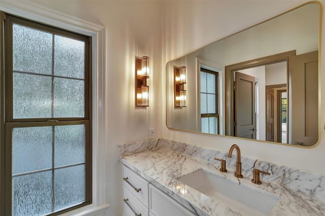 74 Briar Hollow Lane, Houston, TX 77027