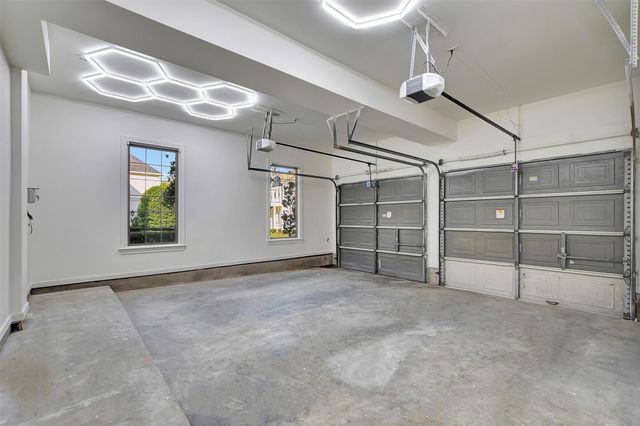 74 Briar Hollow Lane, Houston, TX 77027