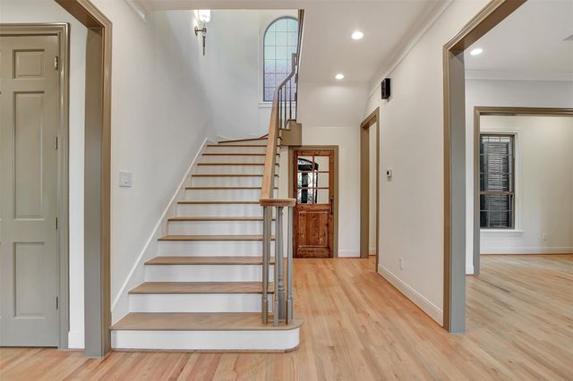 74 Briar Hollow Lane, Houston, TX 77027