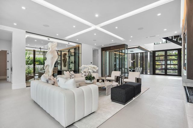 169 W Coconut Palm Road, Boca Raton, FL 33432