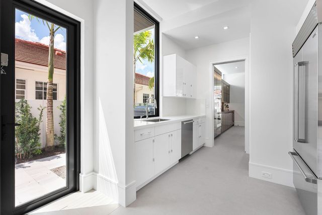 169 W Coconut Palm Road, Boca Raton, FL 33432