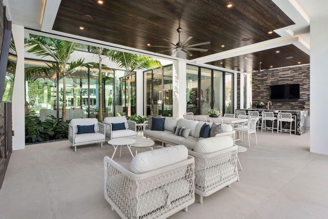 169 W Coconut Palm Road, Boca Raton, FL 33432