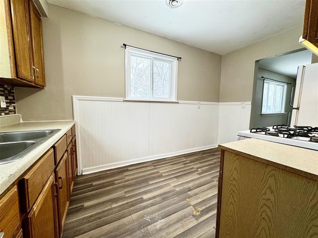 1586 Valley Drive, Highland, MI 48356