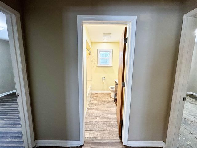 1586 Valley Drive, Highland, MI 48356