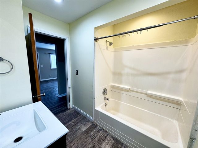 1586 Valley Drive, Highland, MI 48356