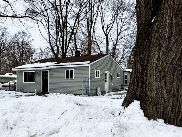 1586 Valley Drive, Highland, MI 48356