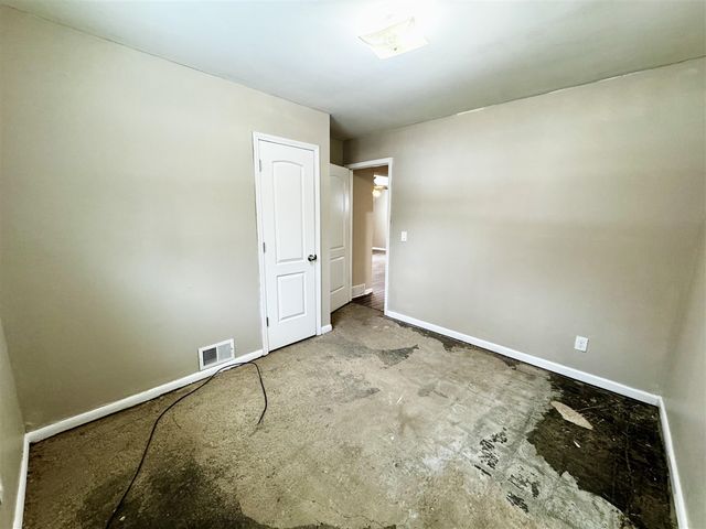 1586 Valley Drive, Highland, MI 48356