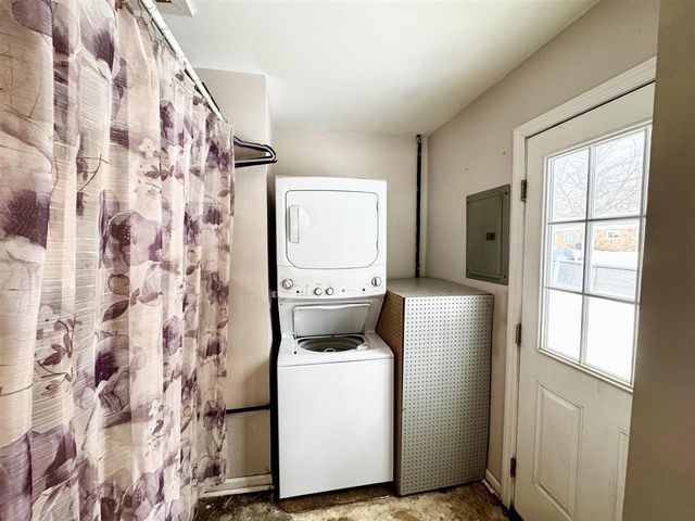 1586 Valley Drive, Highland, MI 48356