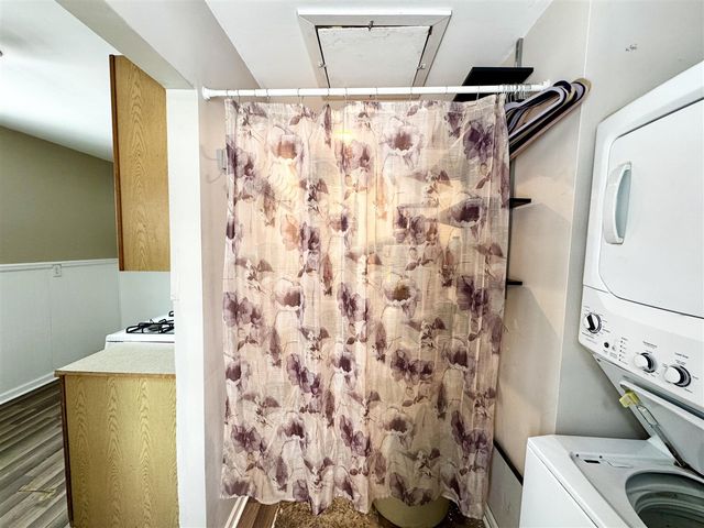 1586 Valley Drive, Highland, MI 48356