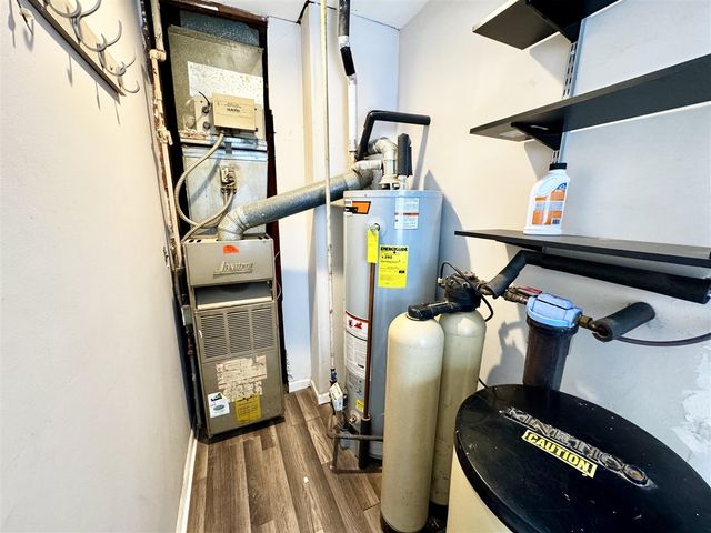 1586 Valley Drive, Highland, MI 48356