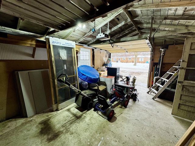 1586 Valley Drive, Highland, MI 48356