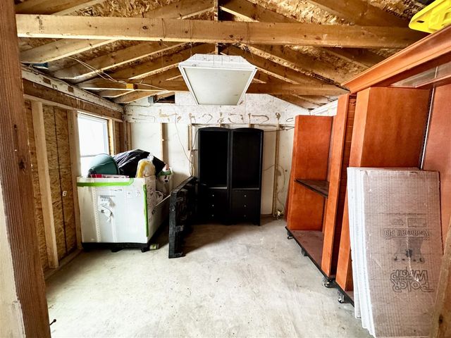 1586 Valley Drive, Highland, MI 48356