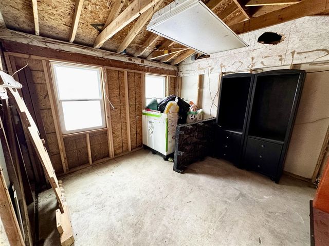 1586 Valley Drive, Highland, MI 48356