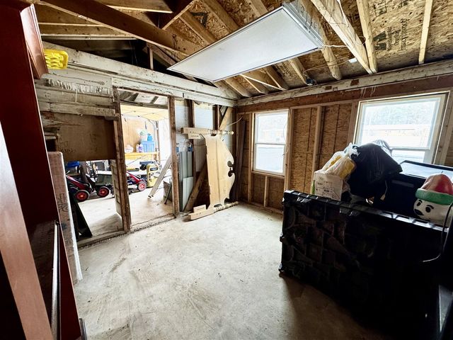 1586 Valley Drive, Highland, MI 48356