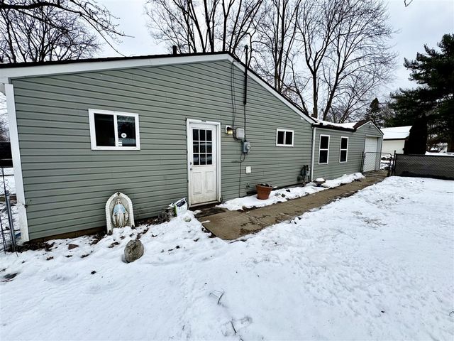 1586 Valley Drive, Highland, MI 48356