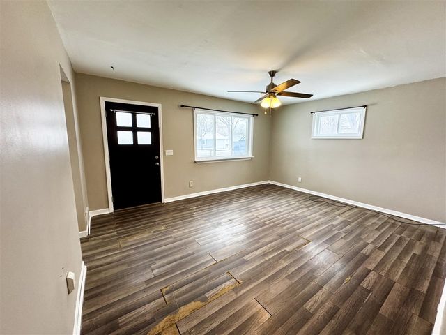 1586 Valley Drive, Highland, MI 48356