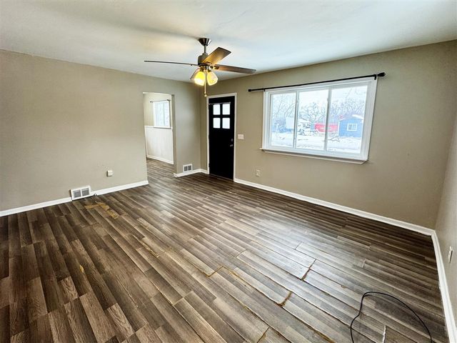 1586 Valley Drive, Highland, MI 48356