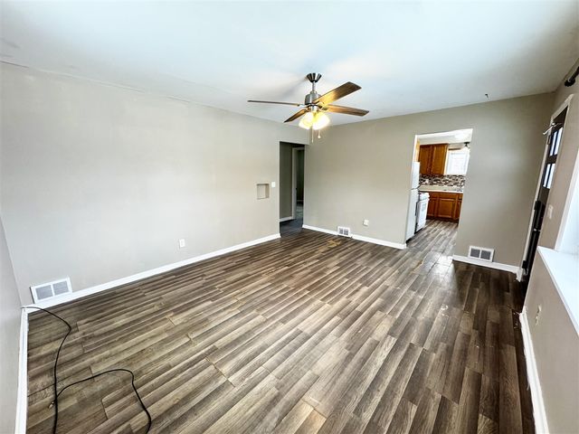 1586 Valley Drive, Highland, MI 48356