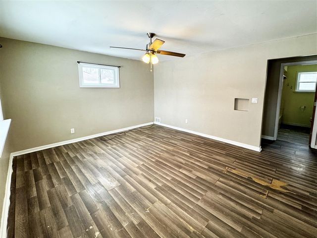 1586 Valley Drive, Highland, MI 48356