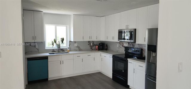 2915 NW 183rd St, Miami Gardens, FL 33056