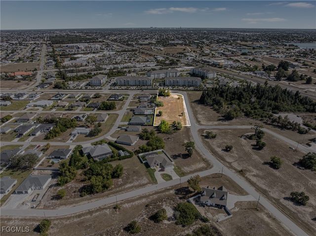 801 SW 2nd TER, Cape Coral, FL 33991