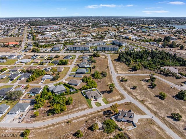 801 SW 2nd TER, Cape Coral, FL 33991