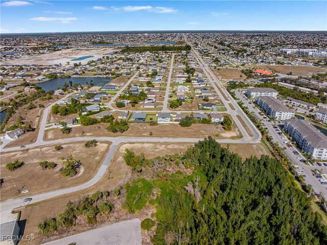 801 SW 2nd TER, Cape Coral, FL 33991