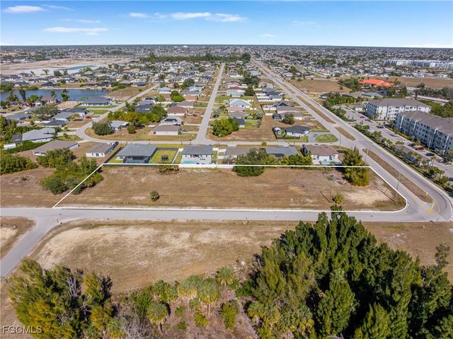 801 SW 2nd TER, Cape Coral, FL 33991