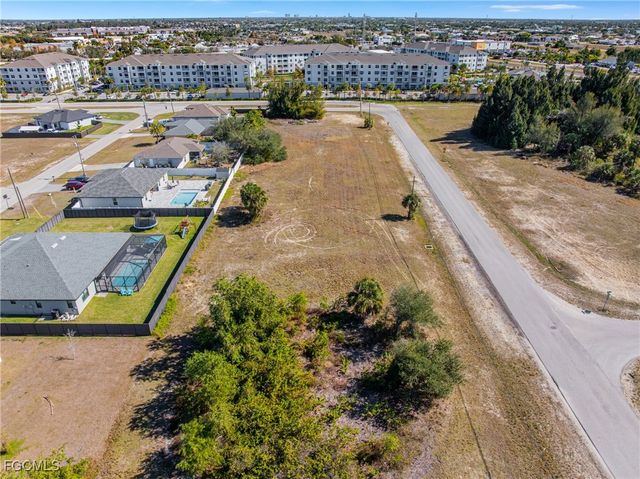 801 SW 2nd TER, Cape Coral, FL 33991