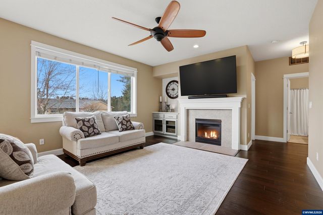 2319 N Roger Smith Dr, Newberg, OR 97132