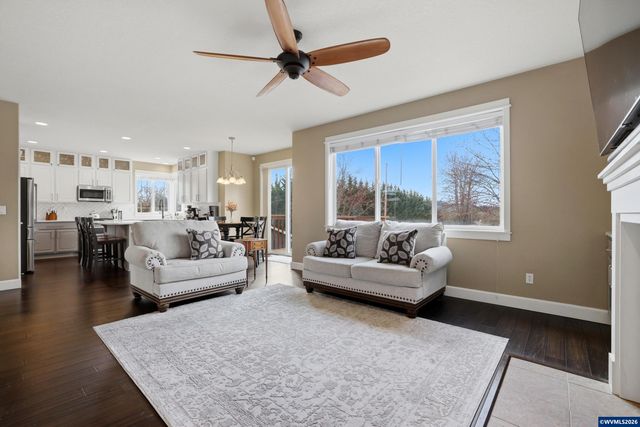 2319 N Roger Smith Dr, Newberg, OR 97132