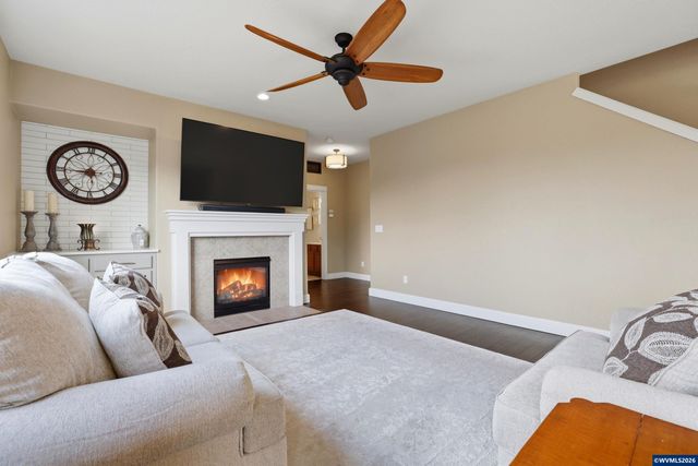 2319 N Roger Smith Dr, Newberg, OR 97132