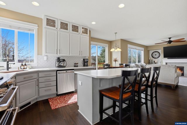 2319 N Roger Smith Dr, Newberg, OR 97132