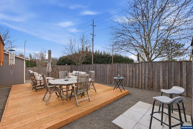 2319 N Roger Smith Dr, Newberg, OR 97132