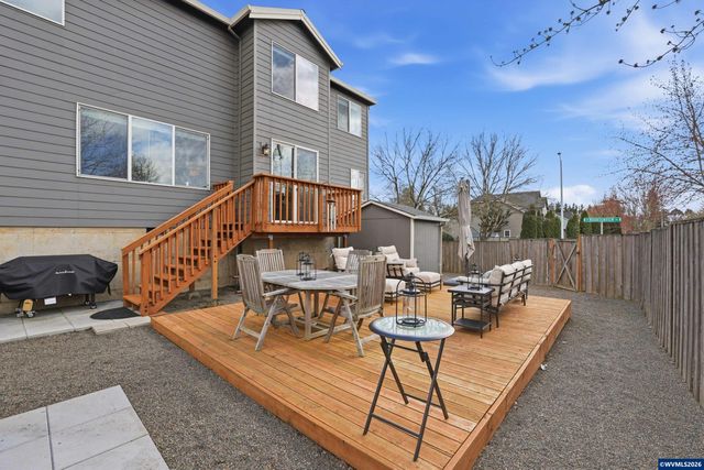 2319 N Roger Smith Dr, Newberg, OR 97132