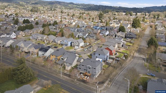 2319 N Roger Smith Dr, Newberg, OR 97132