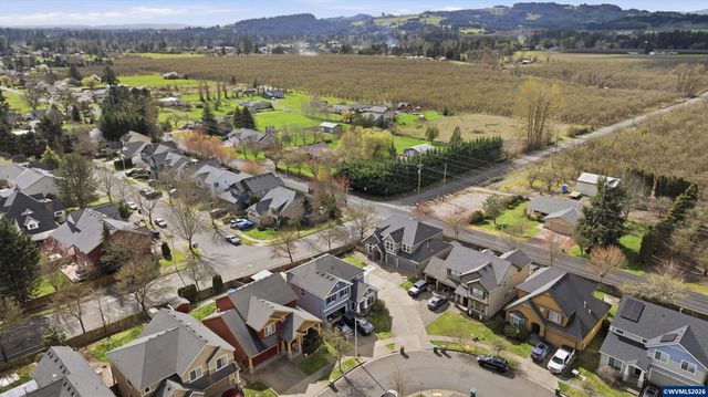 2319 N Roger Smith Dr, Newberg, OR 97132