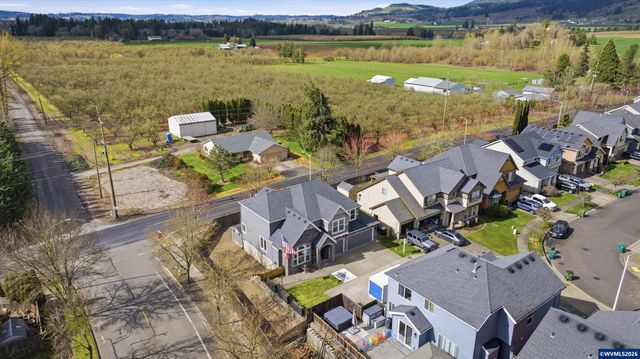 2319 N Roger Smith Dr, Newberg, OR 97132