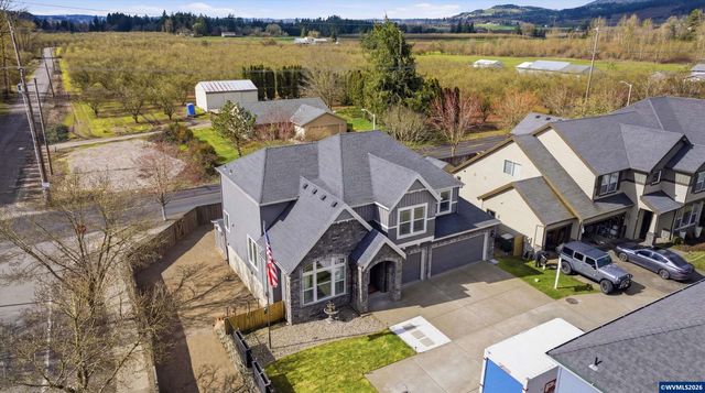 2319 N Roger Smith Dr, Newberg, OR 97132