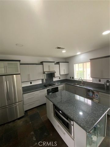 914 Sparrow Way, Perris, CA 92571